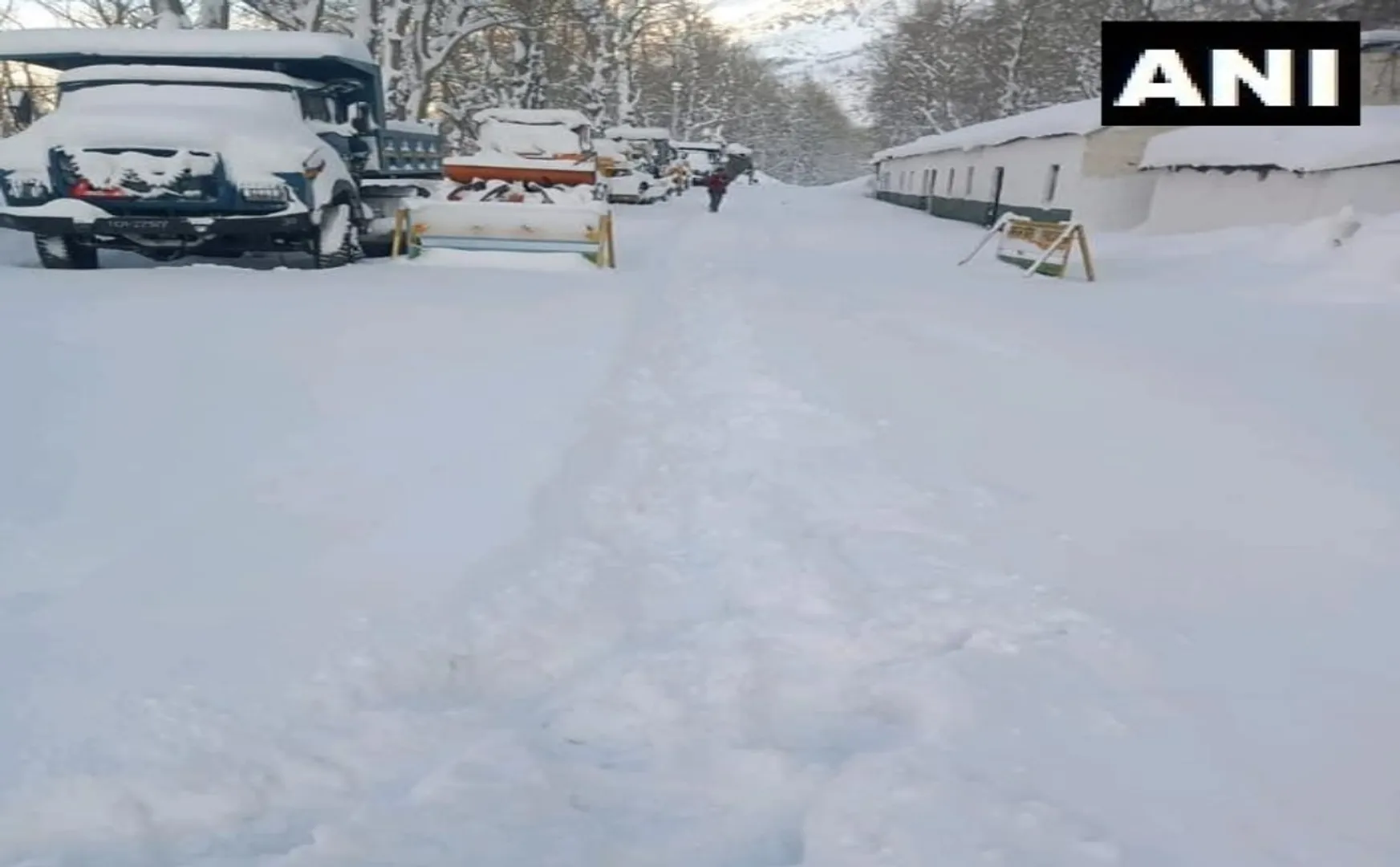 kashmir and himachal pradesh heavy snowfalls 